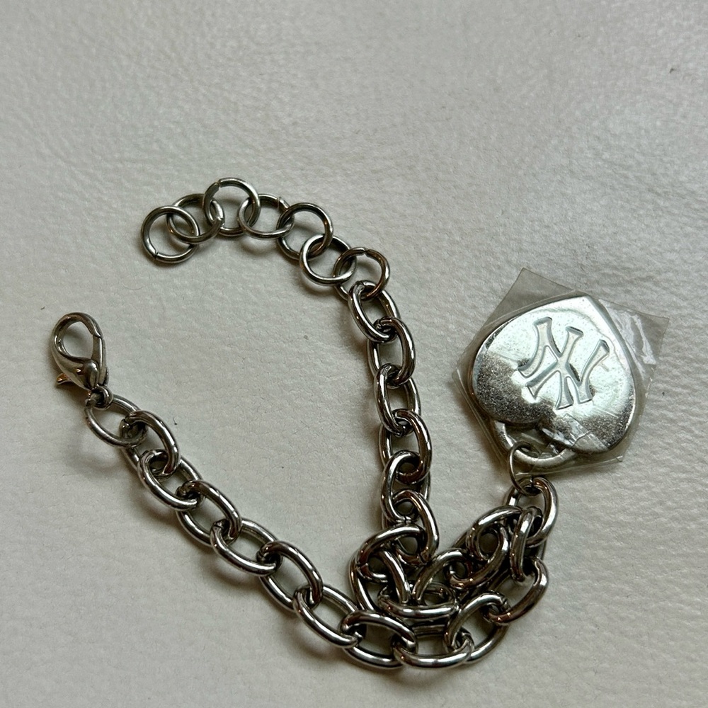 New York Yankees heart charm bracelet - Picture 2 of 4